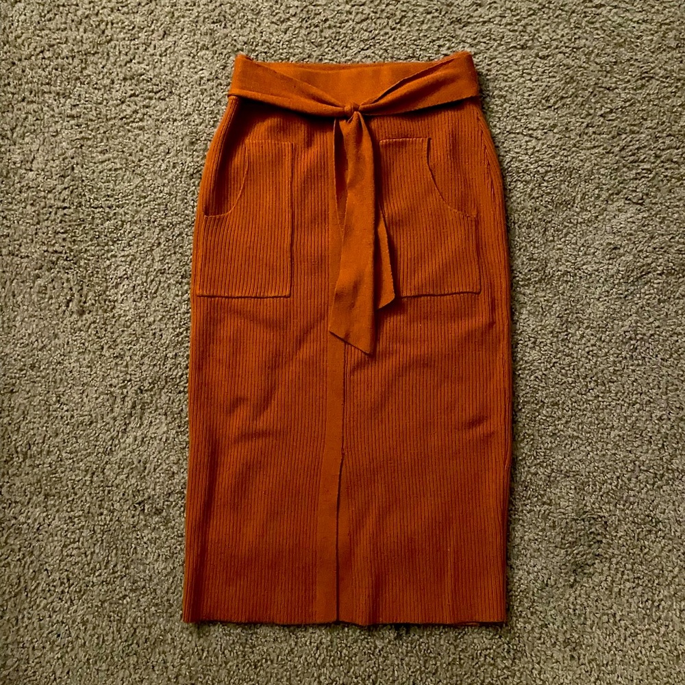 Midi skirt with pockets